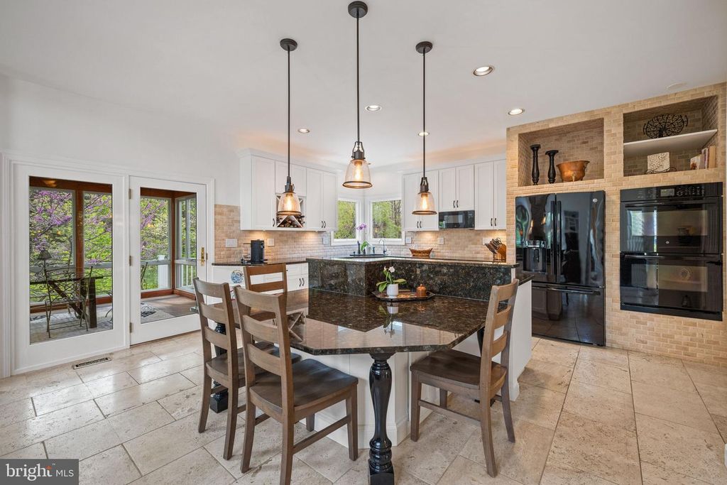 Image 14 of property listing at 8434 GOVERNOR RUN, Ellicott City, MD 21043