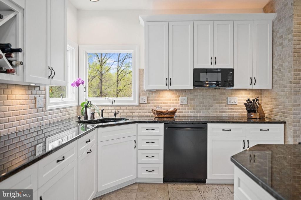 Image 16 of property listing at 8434 GOVERNOR RUN, Ellicott City, MD 21043