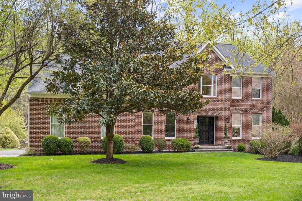 Image 2 of property listing at 8434 GOVERNOR RUN, Ellicott City, MD 21043