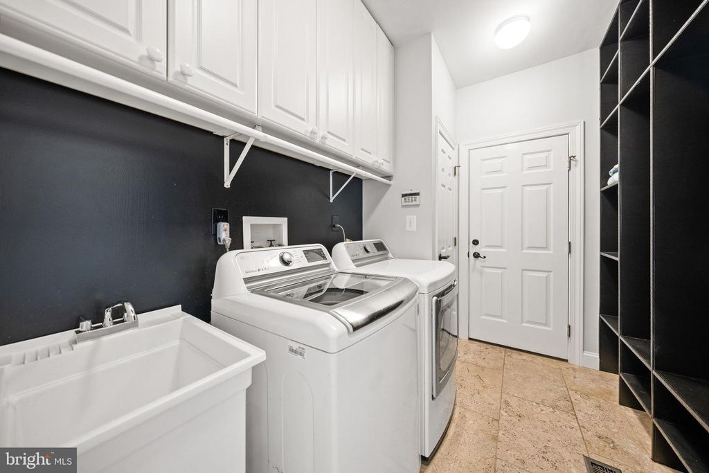 Image 32 of property listing at 8434 GOVERNOR RUN, Ellicott City, MD 21043