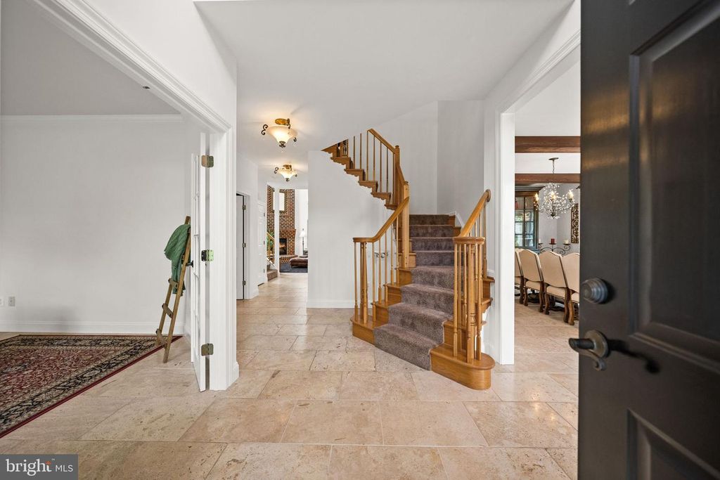 Image 6 of property listing at 8434 GOVERNOR RUN, Ellicott City, MD 21043