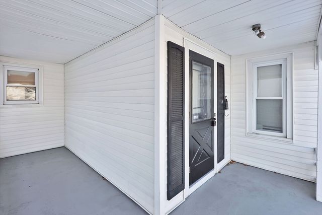 140-142 Dickinson St, Springfield, MA 01108