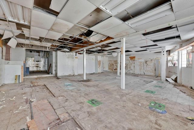 140-142 Dickinson St, Springfield, MA 01108