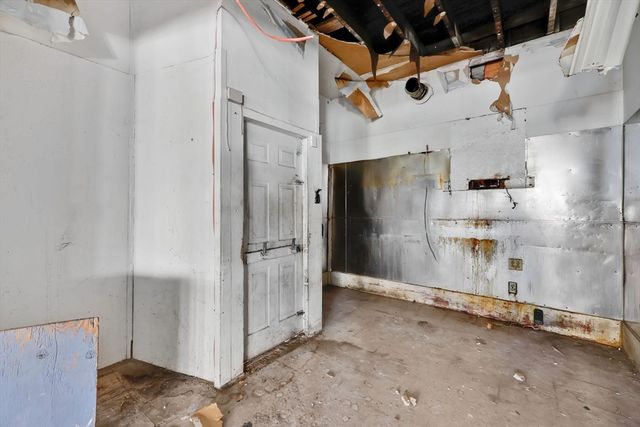 140-142 Dickinson St, Springfield, MA 01108