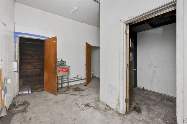 140-142 Dickinson St, Springfield, MA 01108