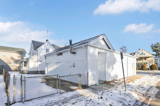 140-142 Dickinson St, Springfield, MA 01108