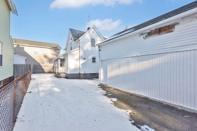 140-142 Dickinson St, Springfield, MA 01108