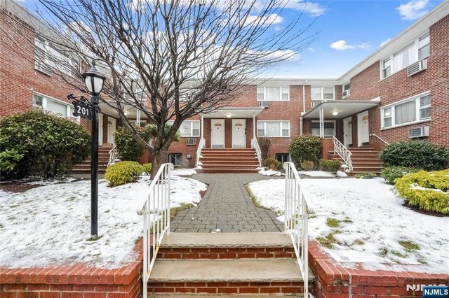 201 Oakdene Place C00E2, Cliffside Park, NJ 07010