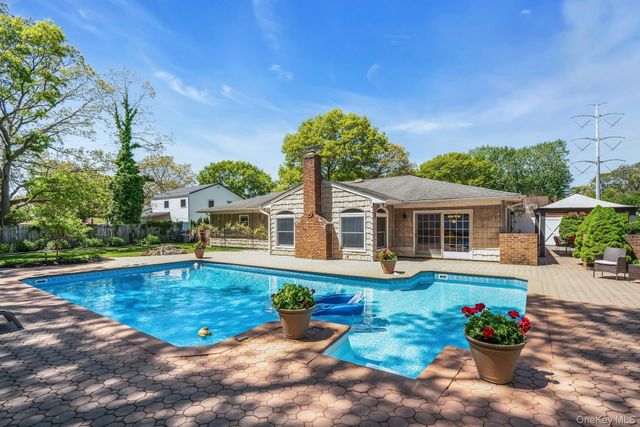 17 Priscilla Avenue, Holtsville, NY 11742