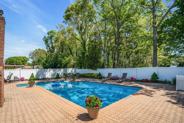 17 Priscilla Avenue, Holtsville, NY 11742