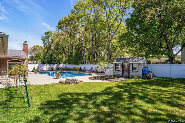 17 Priscilla Avenue, Holtsville, NY 11742