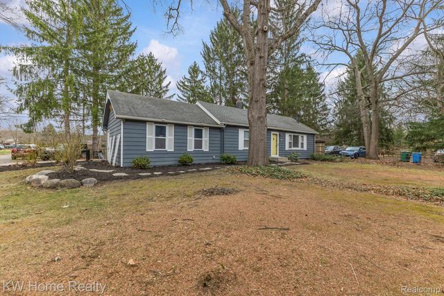 4215 Newton Road, Commerce Charter Township, MI 48390