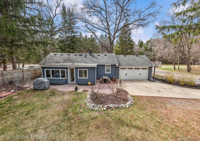 4215 Newton Road, Commerce Charter Township, MI 48390