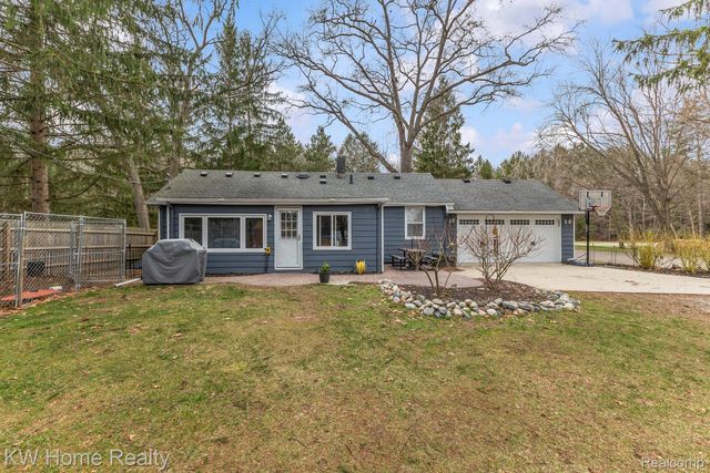 4215 Newton Road, Commerce Charter Township, MI 48390