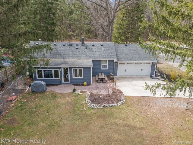 4215 Newton Road, Commerce Charter Township, MI 48390