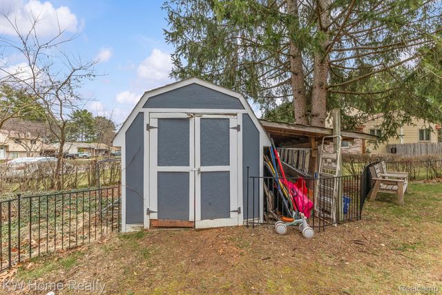 4215 Newton Road, Commerce Charter Township, MI 48390