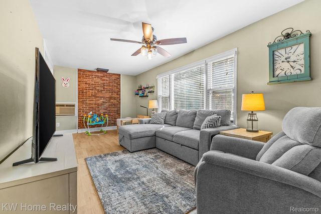 4215 Newton Road, Commerce Charter Township, MI 48390