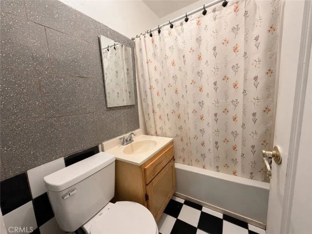 7833 Crocker, Los Angeles, CA 90003