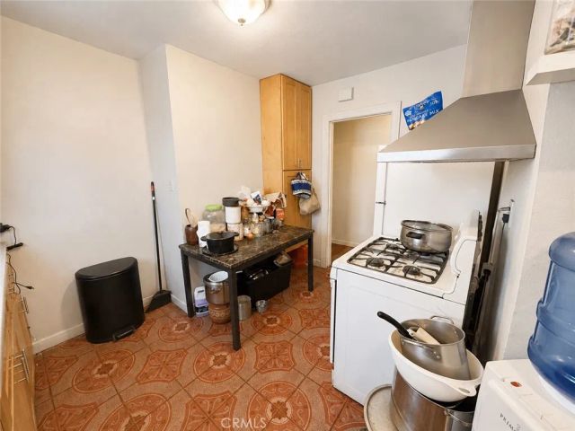 7833 Crocker, Los Angeles, CA 90003