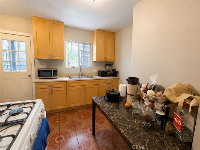 7833 Crocker, Los Angeles, CA 90003