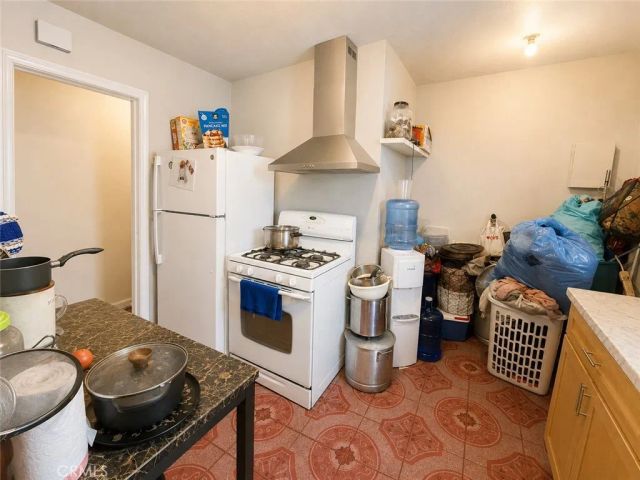 7833 Crocker, Los Angeles, CA 90003