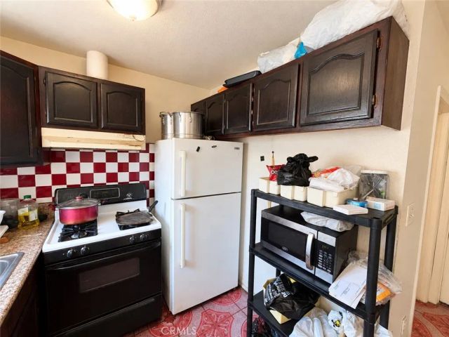 7833 Crocker, Los Angeles, CA 90003