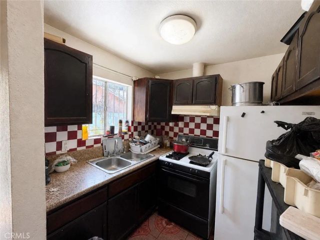 7833 Crocker, Los Angeles, CA 90003
