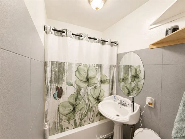 7833 Crocker, Los Angeles, CA 90003