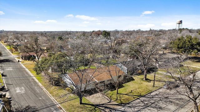 1806 Hutto RD, Georgetown, TX 78626