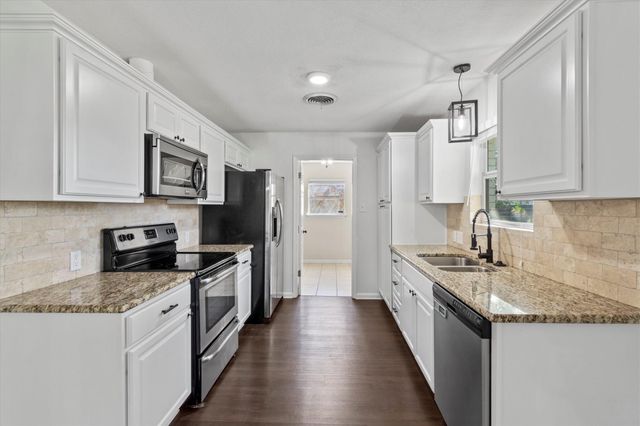 1806 Hutto RD, Georgetown, TX 78626