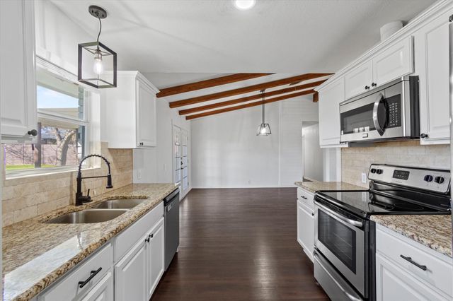 1806 Hutto RD, Georgetown, TX 78626