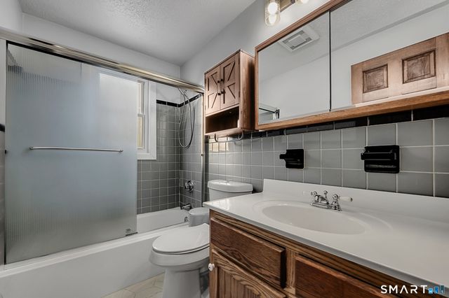 204 Hickory Circle, Middletown, CT 06457