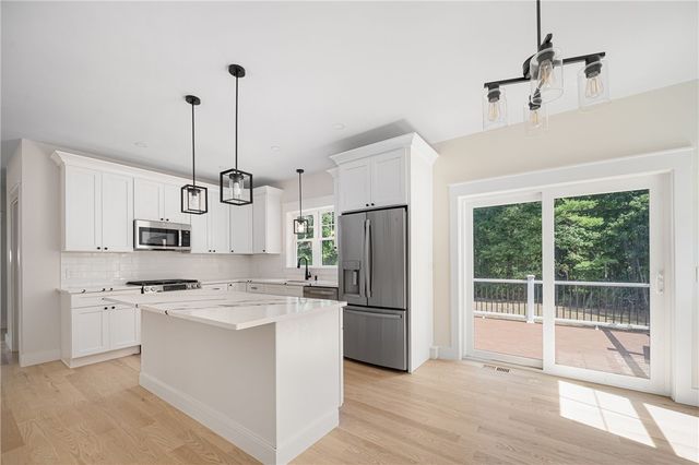 80 Rice City Road, Coventry, RI 02816