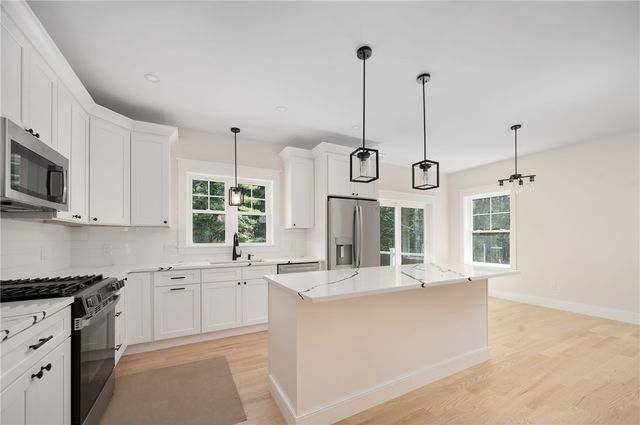 80 Rice City Road, Coventry, RI 02816