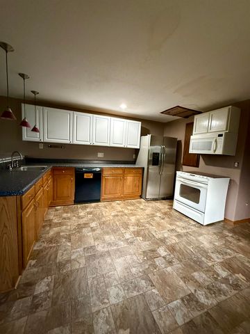 8905 N Ridgewood Ln, Park City, KS 67147