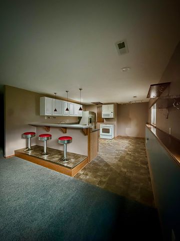 8905 N Ridgewood Ln, Park City, KS 67147