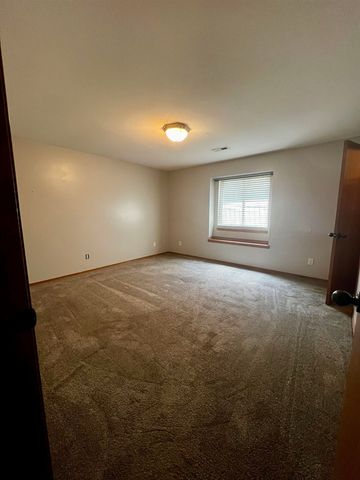 8905 N Ridgewood Ln, Park City, KS 67147