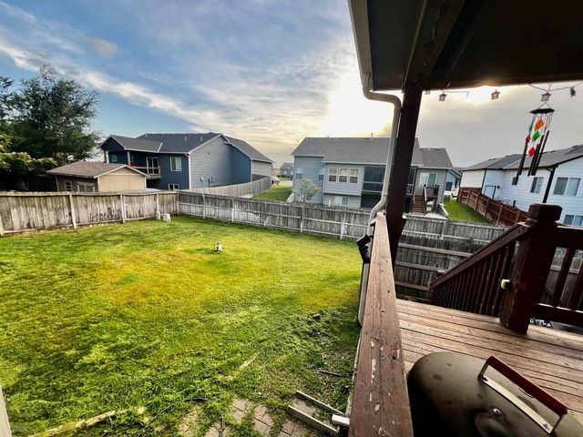 8905 N Ridgewood Ln, Park City, KS 67147
