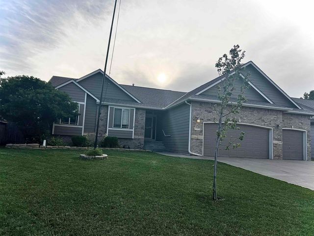 8905 N Ridgewood Ln, Park City, KS 67147