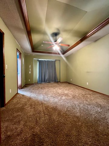 8905 N Ridgewood Ln, Park City, KS 67147