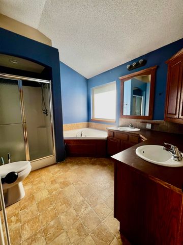 8905 N Ridgewood Ln, Park City, KS 67147
