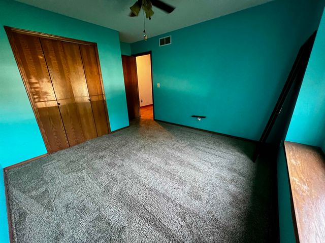 8905 N Ridgewood Ln, Park City, KS 67147