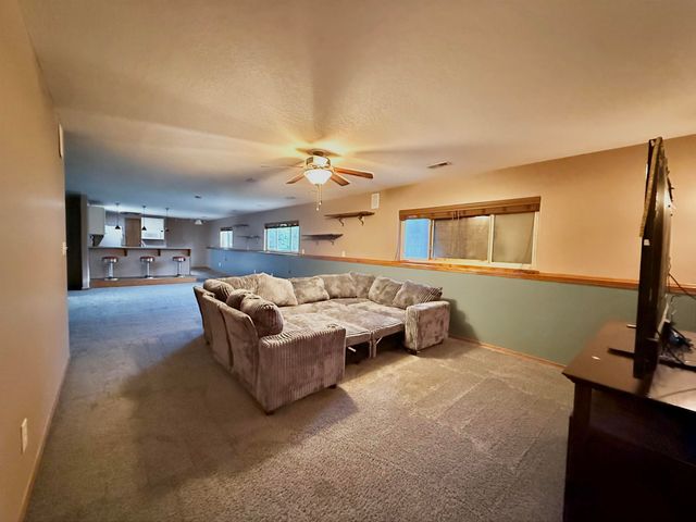 8905 N Ridgewood Ln, Park City, KS 67147