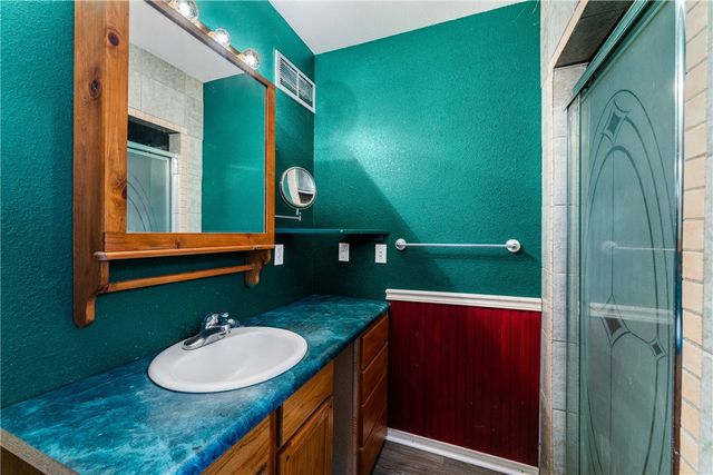 80 County Road 2560, Eureka Springs, AR 72631