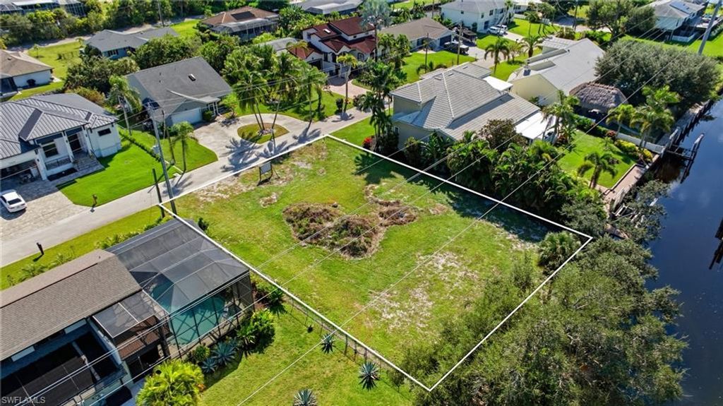 27090 Holly LN, BONITA SPRINGS, FL 34135 — exterior
