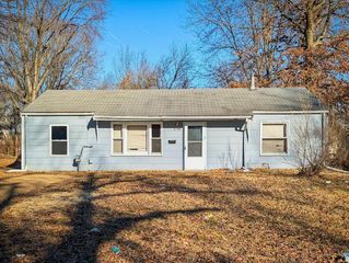9732 Vickie Place, St Louis, MO 63136