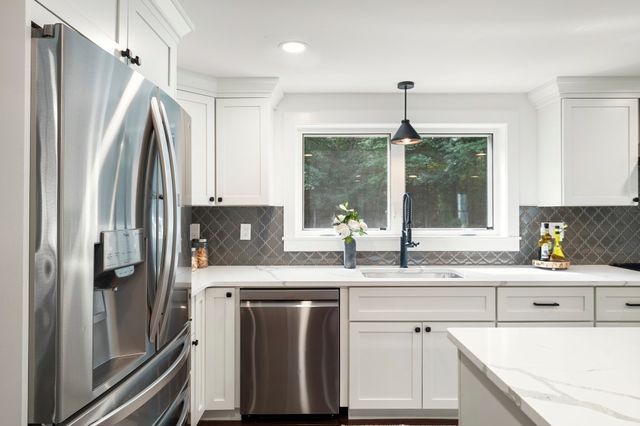 14 Cider Mill Rd, Medway, MA 02053