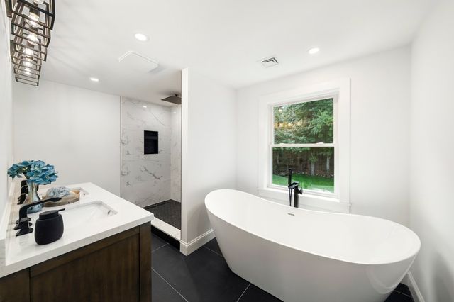 14 Cider Mill Rd, Medway, MA 02053