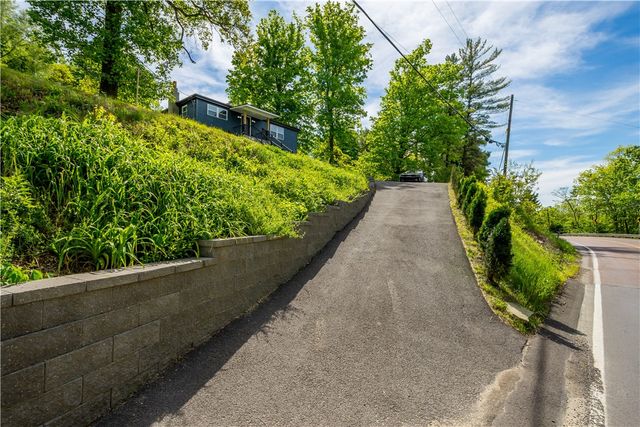 933 Boyce Rd, South Fayette, PA 15017