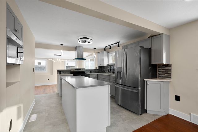 933 Boyce Rd, South Fayette, PA 15017